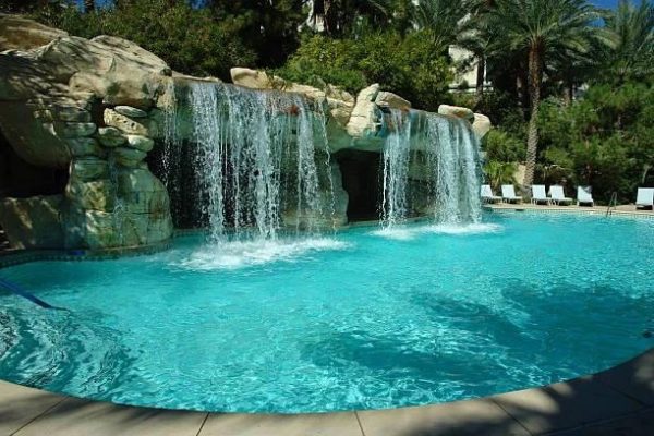 A Comprehensive Guide to Swimming Pool Renovation